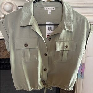 Derek Heart Green Button Down Cap Sleeve Top